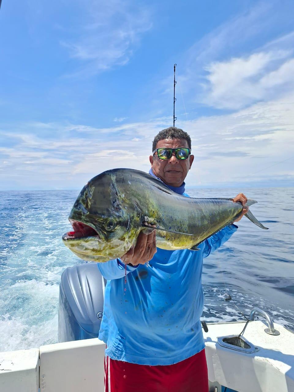 experiencia - Sunscreen (reef-safe preferred) 🧴 Sunglasses 🕶️ Hat or cap 🧢 Light, comfortable clothing Swimsuit 👙 Towel Non-slip shoes or sandals Camera or phone for photos 📸 Dominical Puntarenas - Tour en Costa Rica